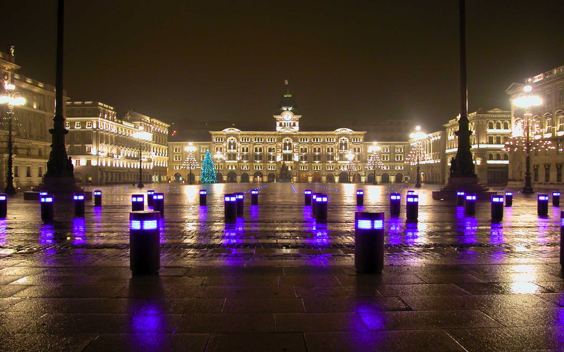 Đặt vé máy bay  Trieste, Ý